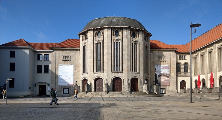 Photo of the Stadttheater Bremerhaven on day one.